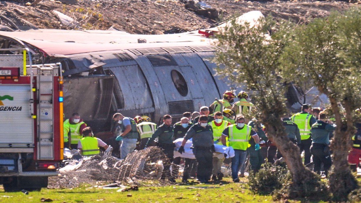 Ισπανία: Στο μικροσκόπιο τα συστήματα ασφαλείας μετά τη σύγκρουση των τρένων με τους 69 νεκρούς