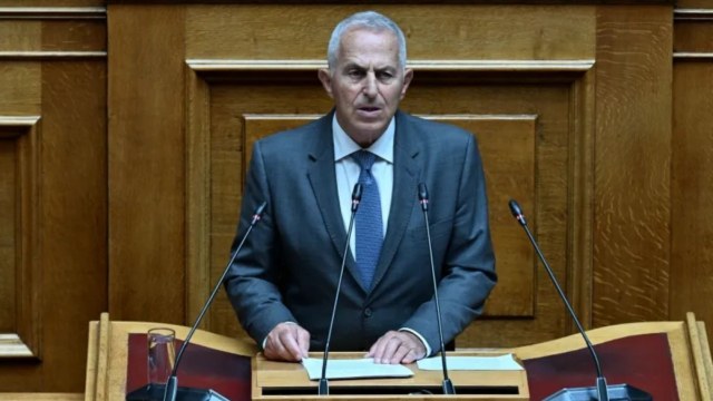 ΠΑΣΟΚ: Νέο κύμα μεταγραφών – Στο κόμμα ο Αποστολάκης, ποιοι ακολουθούν