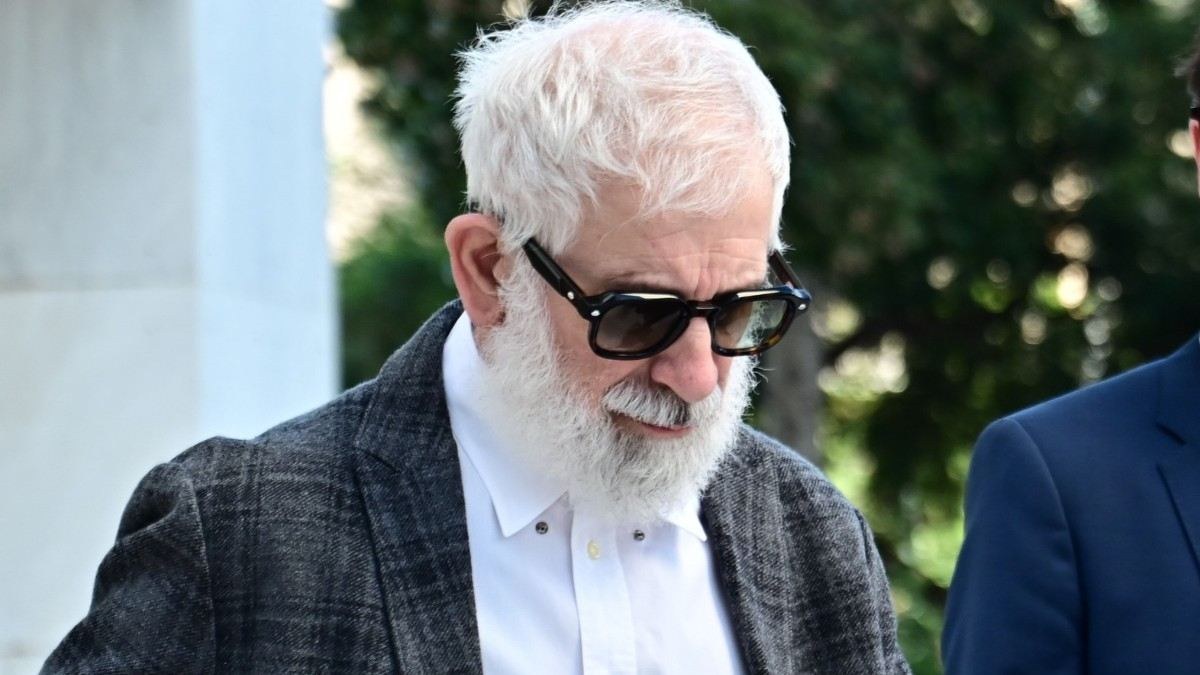 Ξέσπασε σε λυγμούς στο δικαστήριο η καταγγέλλουσα του Πέτρου Φιλιππίδη: «Ήμουν σε σοκ, δεν κατάλαβα ότι βιάστηκα»