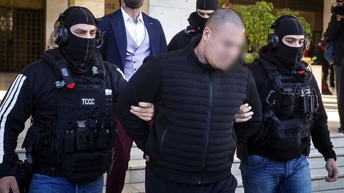Φοινικούντα: Φυτεία κάνναβης αξίας άνω των 500.000 – Το τροχόσπιτο με τους «παπάδες» και οι δύο συλλήψεις