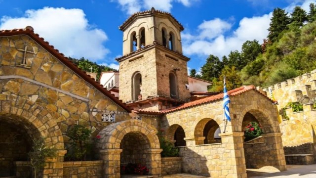 Μονή Αγίου Βλασίου στα Τρίκαλα Κορινθίας: Ένα καταφύγιο πίστης, μνήμης και αιώνιας γαλήνης στη μαγευτική πλαγιά της Ζήρειας