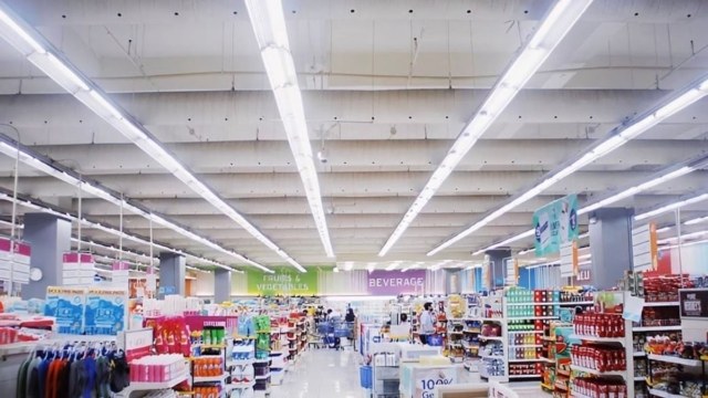 «Χάθηκε» ο κόσμος: Σούπερ μάρκετ στην Ελλάδα πουλά τα πάντα 1 ευρώ και οι καταναλωτές αδειάζουν τα ράφια – Ποια γνωστά προϊόντα βρίσκεις