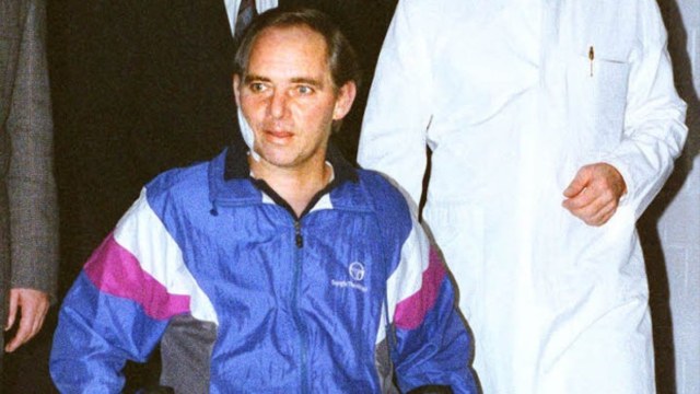Σαν σήμερα 12 Οκτωβρίου 1990: Τρεις πυροβολισμοί, μόνιμη παράλυση –  Η απόπειρα δολοφονίας κατά του Σόιμπλε