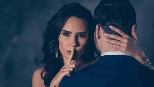 Τα 3 ζώδια που «μυρίζονται» την απιστία πριν μάθουν την αλήθεια