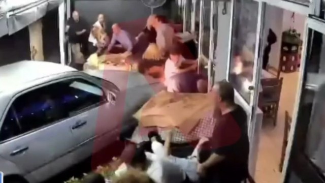 Ελεύθερος ο μεθυσμένος οδηγός που εισέβαλε σε ουζερί στον Εύοσμο: Αναβλήθηκε η δίκη