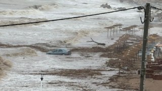 Τραγωδία στη Ρόδο: Ένας 62χρονος νεκρός από την κακοκαιρία – Παρασύρθηκε με το αυτοκίνητο στη θάλασσα