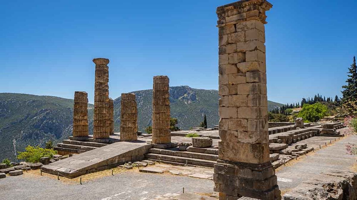 Αρχαία Κόρινθος: Το μέρος που συνδυάζει αρχαία μνημεία, κάστρα και υπέροχες βόλτες