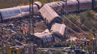 Ισπανία: Τριήμερο εθνικό πένθος για τους 69 νεκρούς της σιδηροδρομικής τραγωδίας