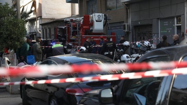 Τρόμος στην Ακαδημία Πλάτωνος: Έκρηξη σε διαμέρισμα με δύο αστυνομικούς τραυματίες