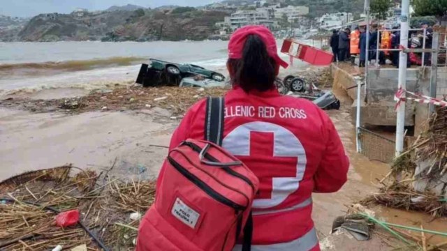 Ερυθρός Σταυρός: 10 βασικές συμβουλές για να προστατευτείτε από τις πλημμύρες