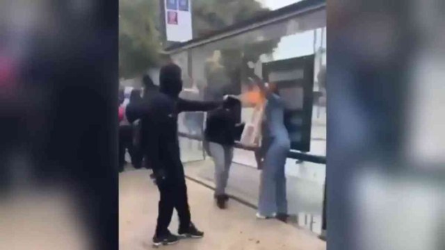 15χρονος επιτέθηκε σε γυναίκα με αυτοσχέδιο «φλογοβόλο» – Σοκαριστικό βίντεο