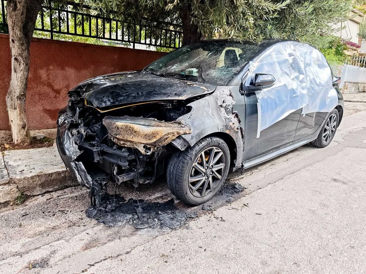 Νέο Ηράκλειο: Στο στόχαστρο των Αρχών ο αξιωματικός του Πολεμικού Ναυτικού μετά τις πυρκαγιές σε σπίτια και ΙΧ πρώην συντρόφων του