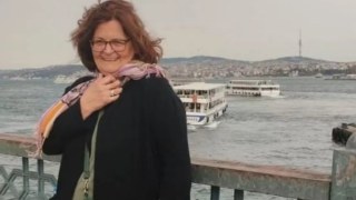 Ηλιούπολη: Οι μαθητές αποχαιρέτησαν τη διευθύντριά τους με έναν τρόπο που συγκινεί – Πώς της είπαν «Καλό Παράδεισο»