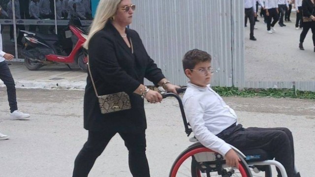 Ηράκλειο: Όλοι υπερήφανοι για τον 13χρονο Παναγιώτη στην παρέλαση – Θέλει να γίνει εισαγγελέας