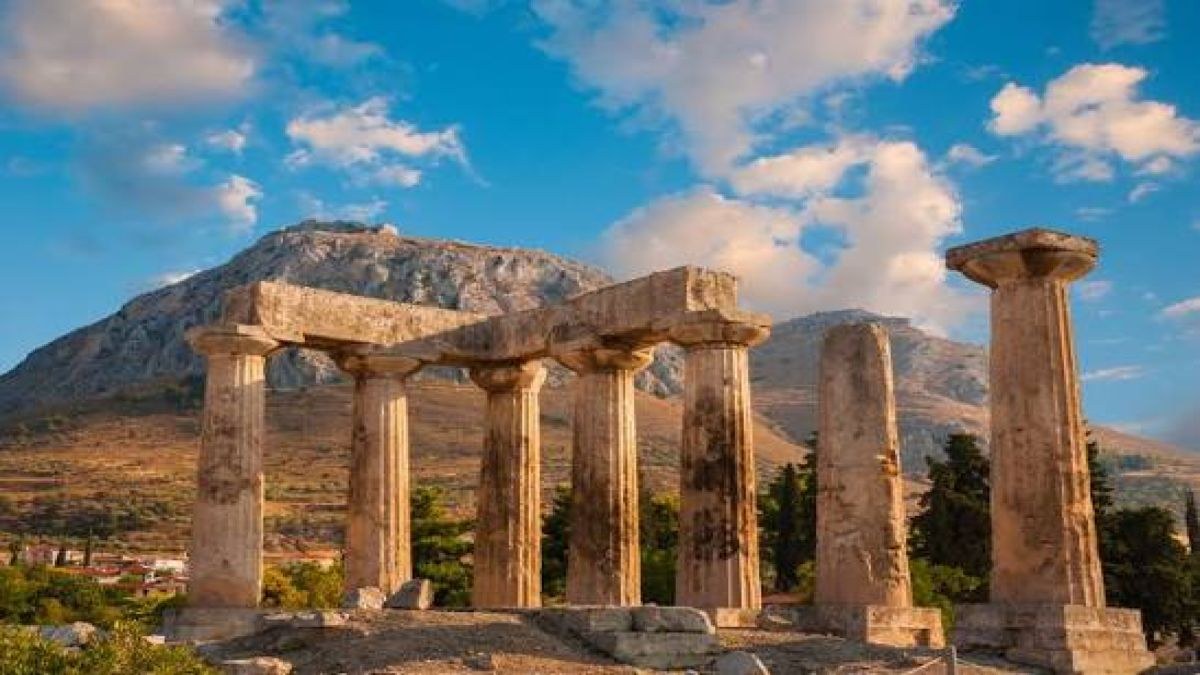 Μόλις λίγα χιλιόμετρα από την Αθήνα: Ένας τόπος με αρχαίους ναούς και θέα που κόβει την ανάσα