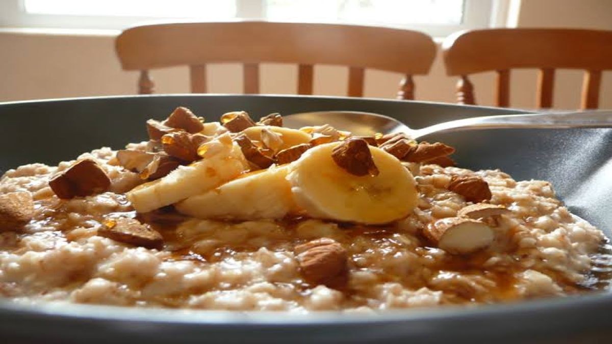 Porridge με μπανάνα και μέλι: Το γλυκό και χορταστικό πρωινό που φτιάχνεται πανεύκολα