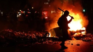 «Θα πέσει η κυβέρνηση!»: Το Κίνημα της 17ης Οκτωβρίου βάζει φωτιά στην Ιταλία – Κατεβάζει τον στρατό η Μελόνι