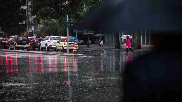 Καιρός σήμερα (14/10): Ισχυρές καταιγίδες και θυελλώδεις άνεμοι – Πού θα φτάσει η θερμοκρασία, η πρόγνωση Καλλιάνου και Μαλέση