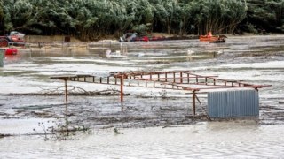 Ώρες αγωνίας στην Κρήτη: Αγνοείται κτηνοτρόφος εν μέσω κακοκαιρίας, εικόνες καταστροφής σε Μυλοπόταμο και Γούβες