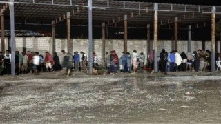 Δραματικές εικόνες στην Ιεράπετρα: 150 μετανάστες εκτός σκηνών στη μέση της καταιγίδας – Αγωνία για έγκυες και παιδιά