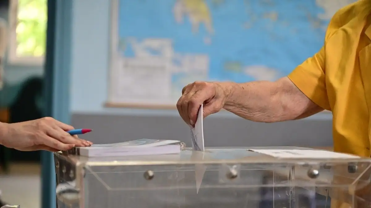 Δημοσκόπηση Opinion Poll στην Αττική: ΝΔ 31,5%, ΕΛΑΣ 16,9%, ΠΑΣΟΚ 10,2% – Διχασμός για την αυτοδυναμία