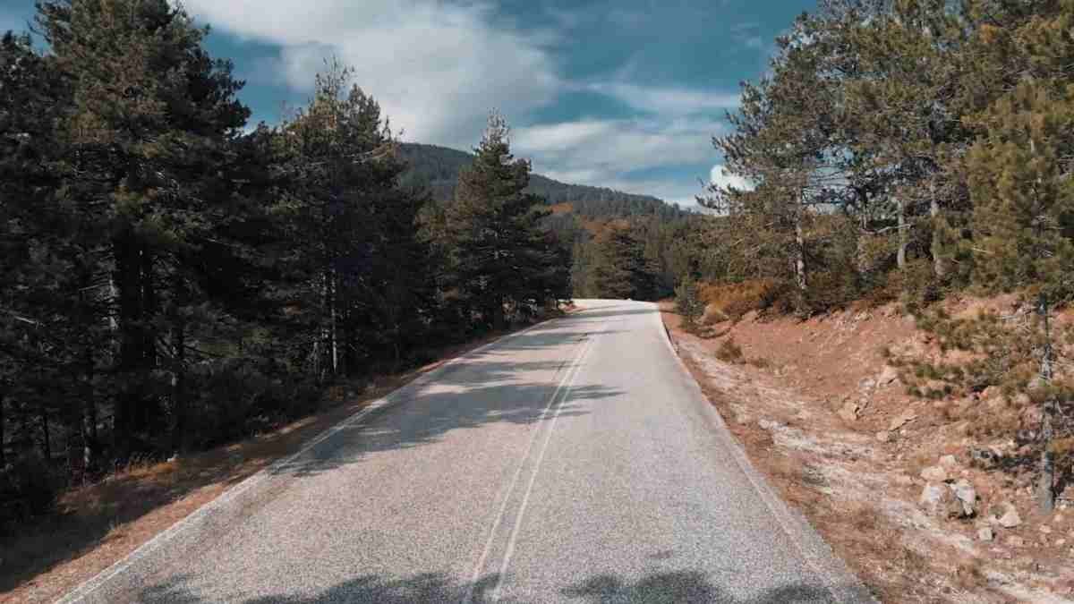 Κατάρα: Ο στοιχειωμένος δρόμος 18 χιλιομέτρων της Πίνδου που προκαλούσε τρόμο στους οδηγούς – Οι θρύλοι και τα εγκαταλελειμμένα κτίρια