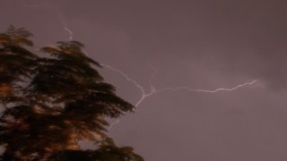 Τραγωδία στη Ρόδο: Νεκρή 58χρονη τουρίστρια που χτυπήθηκε από κεραυνό