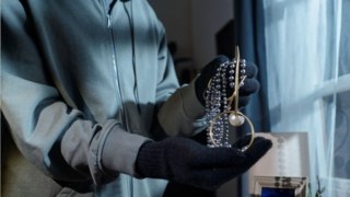 «Χαμός στη Θεσσαλονίκη!»: Απάτη-μαμούθ 4,7 εκατ. ευρώ σε ηλικιωμένη με το κόλπο των δήθεν υπαλλήλων του δήμου