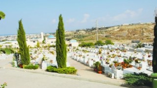 Έξι χρόνια μετά την πανδημία: Γιατί οι σοροί θυμάτων του Covid δεν έχουν ακόμη αποσυντεθεί