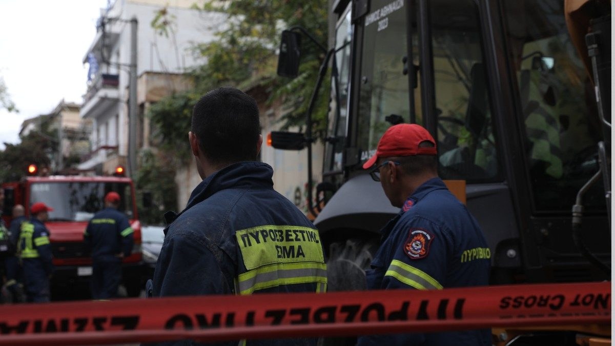 «Είναι θέμα χρόνου το επόμενο κακό»: Κραυγή αγωνίας στον Κολωνό μετά την κατάρρευση οροφής σε εγκαταλελειμμένο κτήριο
