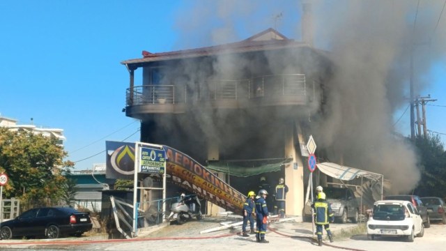 Λάρισα: Ισχυρή έκρηξη σε συνεργείο υγραεριοκίνησης – Αναφορές για τραυματίες