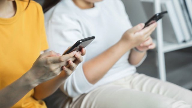 Τέλος στα social media για παιδιά κάτω των 15 ετών: Στη Βουλή ο «κόφτης» με αφετηρία το 2027
