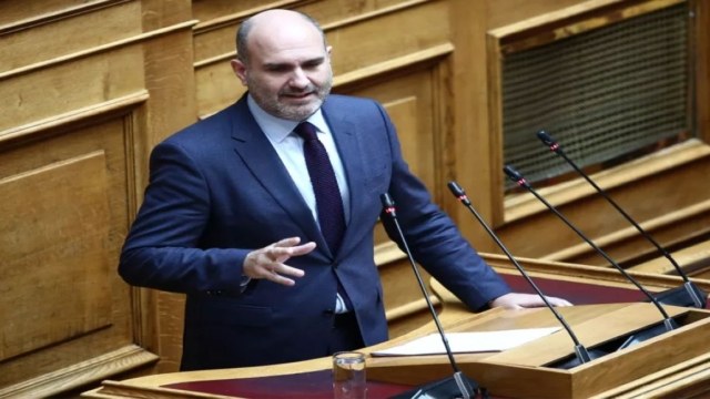 «Θα σας ξετρυπώσουμε όλους»: Ο Μαρκόπουλος άνοιξε μέτωπο με τα κυκλώματα και έβαλε στο κάδρο την αλυσίδα του Λιόλιου