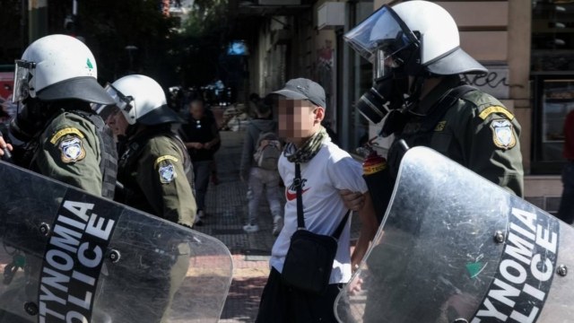Επεισόδια στο κέντρο της Αθήνας: Πώς η ειρηνική πορεία κατέληξε σε ένταση και χρήση χημικών στην Ομόνοια