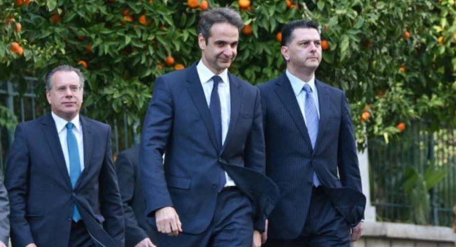 Μαξίμου: Ο Μιχάλης Μπεκίρης αποχωρεί προσωρινά από τη Βουλή καταγγέλλοντας ανθρωποφαγία και προαναγγέλλοντας προσφυγή στη Δικαιοσύνη