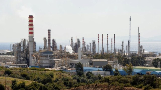 Motor Oil: Η ανακοίνωση μετά την ισχυρή έκρηξη – Ώρες αγωνίας για τους δύο διασωληνωμένους, 43 και 50 ετών