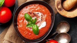 Το μυστικό για την πιο κρεμώδη ντοματόσουπα κρύβεται στον φούρνο σου- Tο απόλυτο πιάτο για τις κρύες μέρες