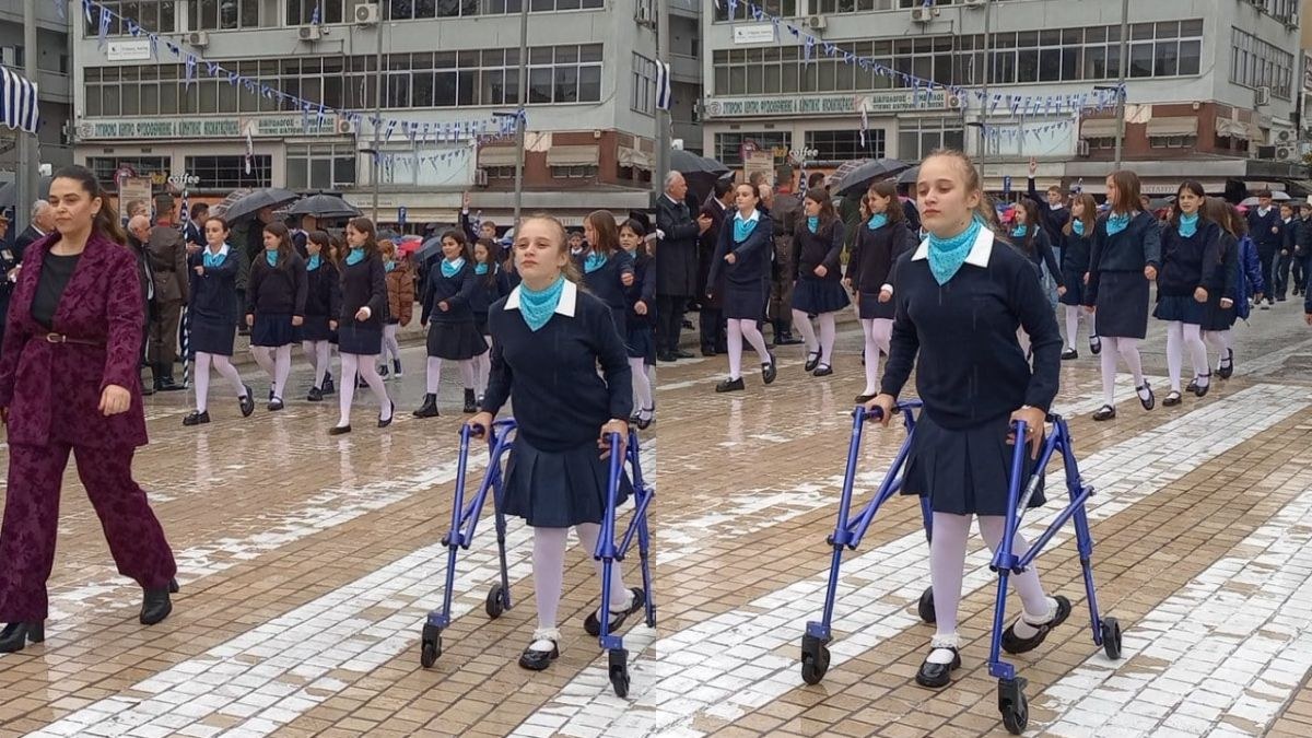 Τρίκαλα: Η μικρή μαθήτρια που παρέλασε με το κεφάλι ψηλά μέσα στην καταρρακτώδη βροχή και αποθεώθηκε (Video)