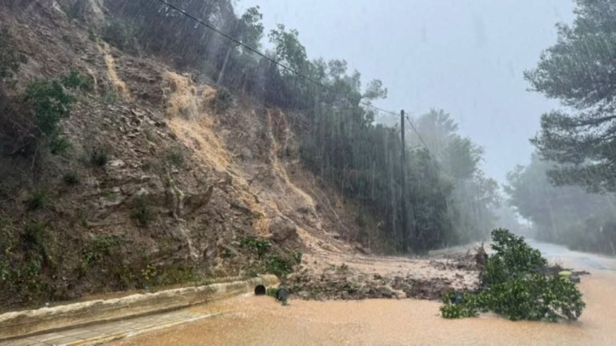 Συναγερμός στη Σκιάθο: Πλημμύρες, κατολισθήσεις και κλειστοί δρόμοι από τη φονική κακοκαιρία – Κόκκινη προειδοποίηση ΕΜΥ