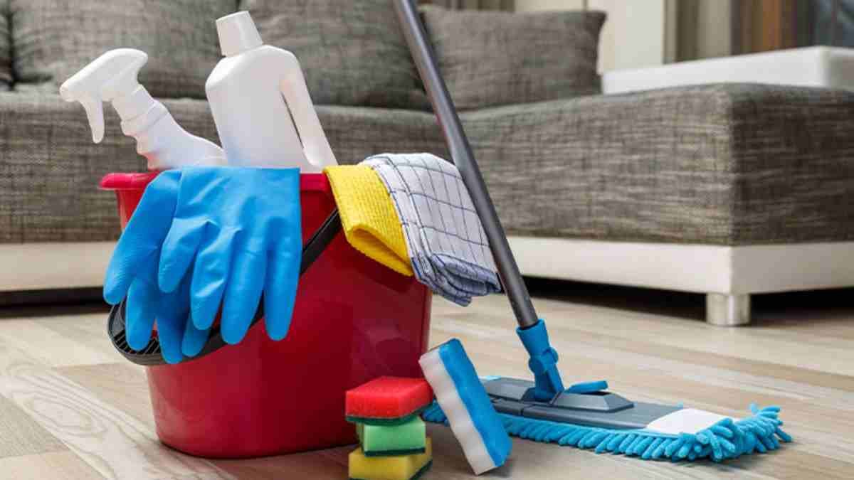 Πόσο συχνά πρέπει να καθαρίζετε το σπίτι; Οι 5 εργασίες που χρειάζονται κάθε εβδομάδα