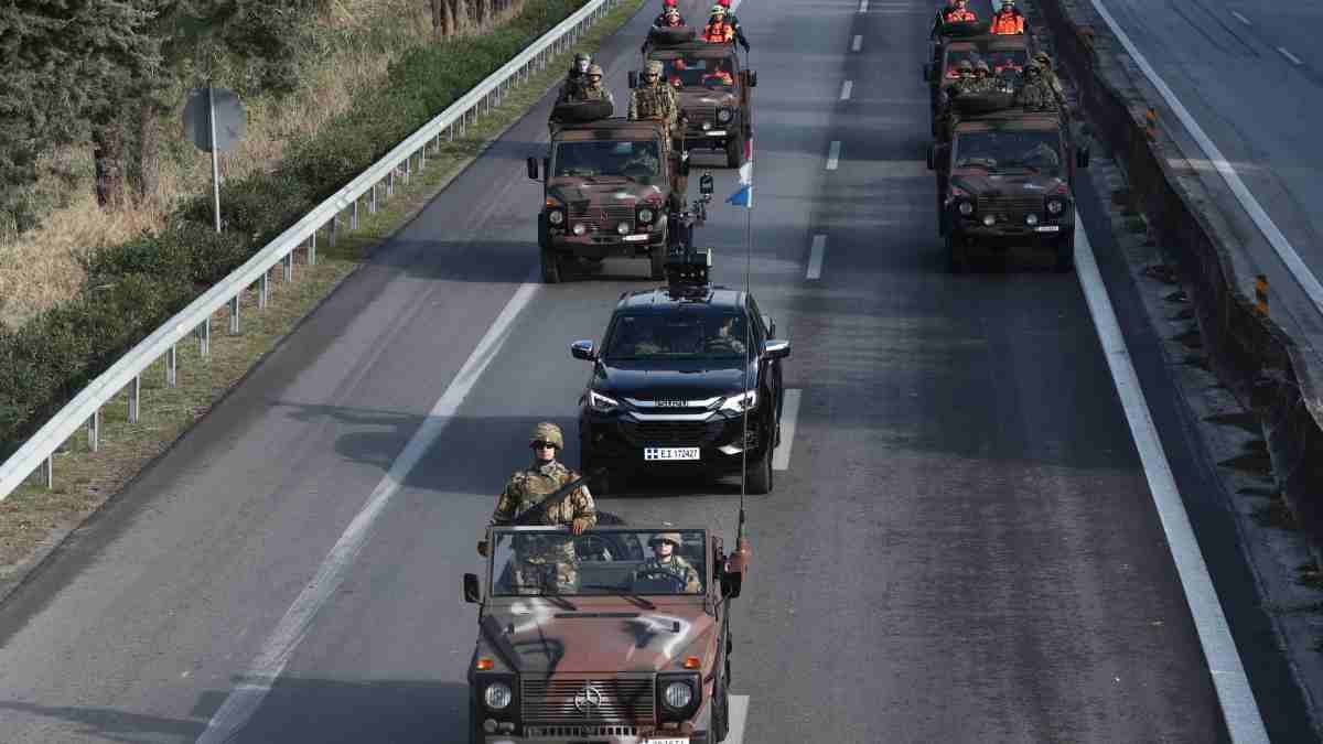 Θεσσαλονίκη: Αντίστροφη μέτρηση για τη στρατιωτική παρέλαση – Τα νέα οπλικά συστήματα και οι εντυπωσιακές πτήσεις (Εικόνες & Βίντεο)