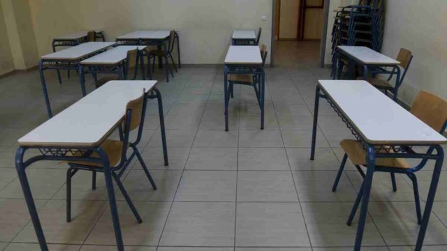 Μεσολόγγι: Παράθυρο αποκολλήθηκε και τραυμάτισε μαθητή – Μεταφέρθηκε στο νοσοκομείο