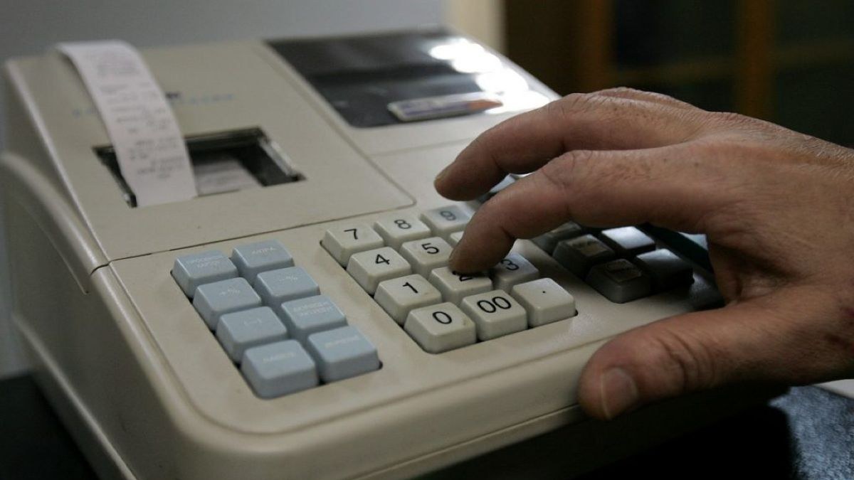 Επιχείρηση της Οικονομικής Αστυνομίας σε γνωστή αλυσίδα πίτσας για ύποπτες παρεμβάσεις σε ταμειακές μηχανές