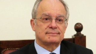 Περιπέτεια για τον Κωνσταντίνο Τασούλα: Βλάβη στο Embraer πριν από την απογείωση – Τι συνέβη