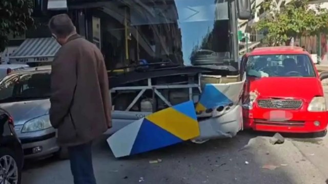 Σοβαρό τροχαίο στην Καλλιθέα: Λεωφορείο συγκρούστηκε με αυτοκίνητο – Στο σημείο η Πυροσβεστική και το ΕΚΑΒ