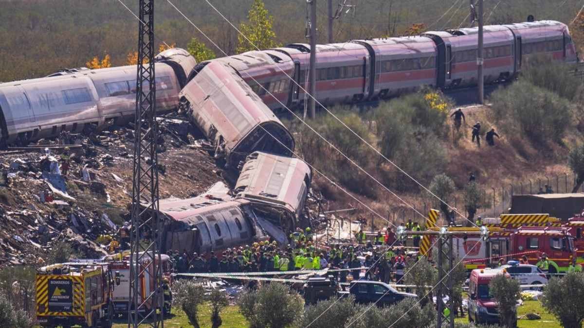Ανθρώπινο σφάλμα η αιτία της εκατόμβης στην Ισπανία: Τεχνικός ξέχασε να προειδοποιήσει ότι τα δύο τρένα ήταν στην ίδια γραμμή!
