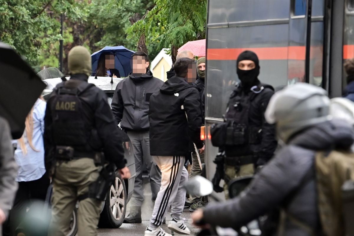 Υπόθεση «Χωριάτικο»: Από την απάτη και τη φοροδιαφυγή μέχρι τη μαστροπεία – Τι περιλαμβάνει το κατηγορητήριο